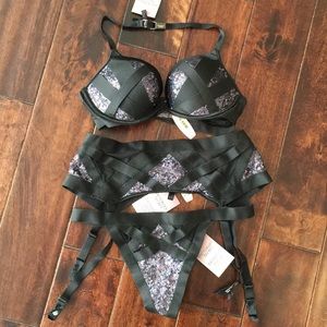✨RARE✨ Victoria’s Secret Fashion Show Lingerie Set